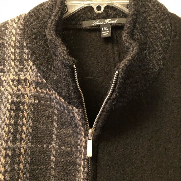 Gray/black cape w/full zipper - Picture 4 of 10